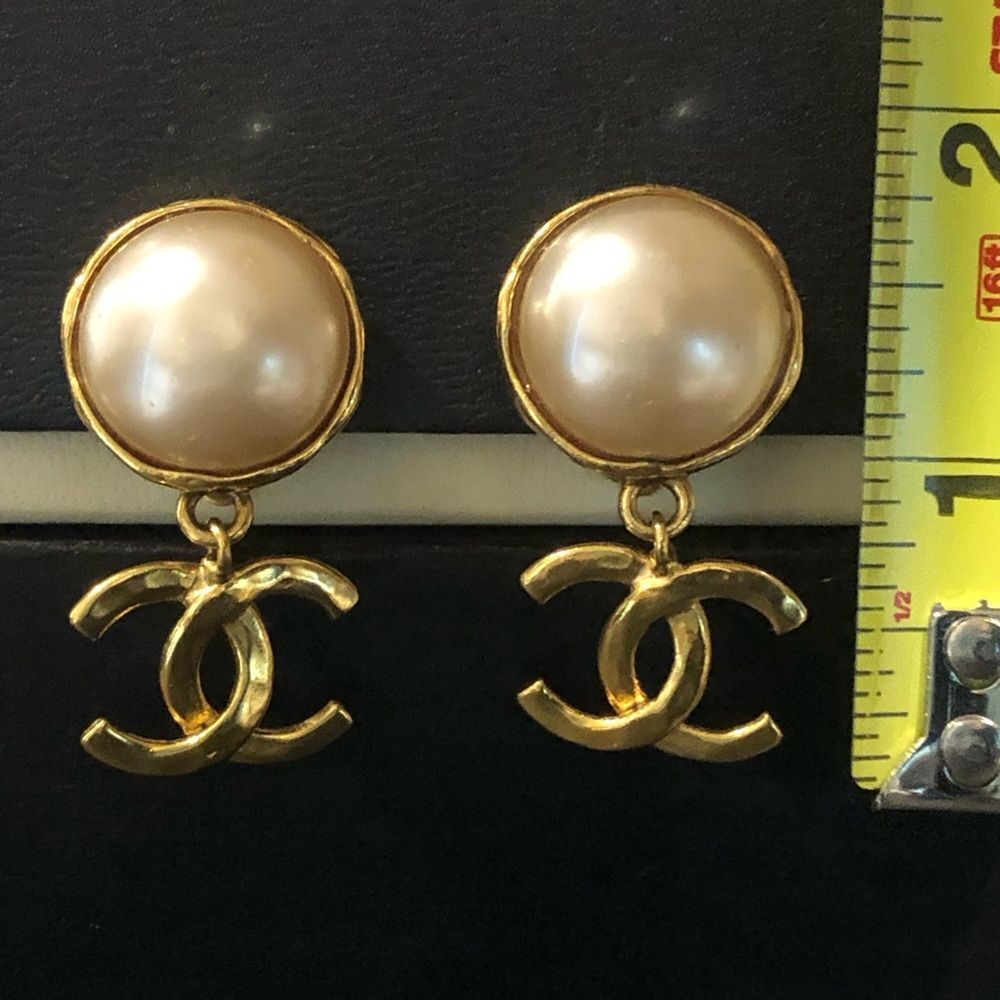 CHANEL COCO Mark Pearl Swing Earrings 95P Engraved w/ Box 24k Gold Plated - Picture 5 of 17